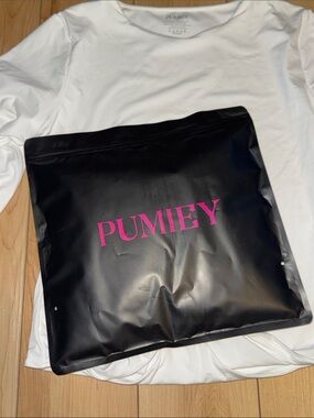 New in Package Set of 2 PUMIEY Long Sleeve Bodysuit Size Large White and Navy